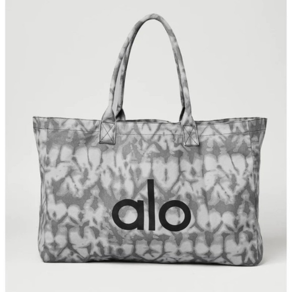 ALO Yoga Bags Nwt Alo Yoga Tote Bag Poshmark